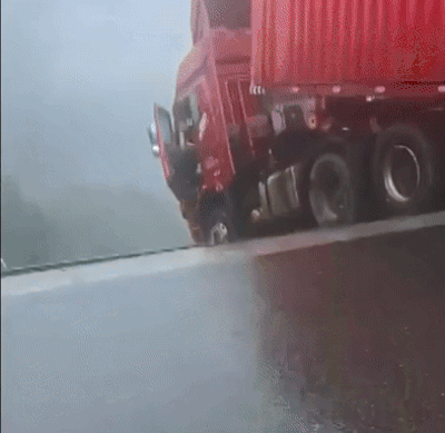 05535d2868d441d9ce3a25da129c0d3b60282bee60afcb63c498b101d41fee92.gif