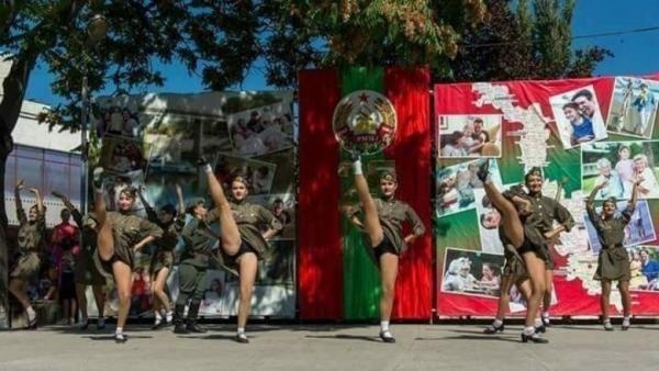 Кондратюк вимагає провести службове розслідування щодо марширування жінок-військових на параді до Дня Незалежності на підборах - Цензор.НЕТ 9362