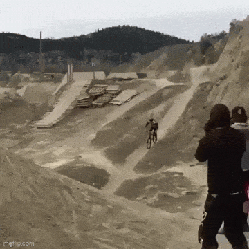 1196960e457e9fc0f9ef831eba87ecfa2ac964196dbdfbf5c5f63c74af25e969.gif