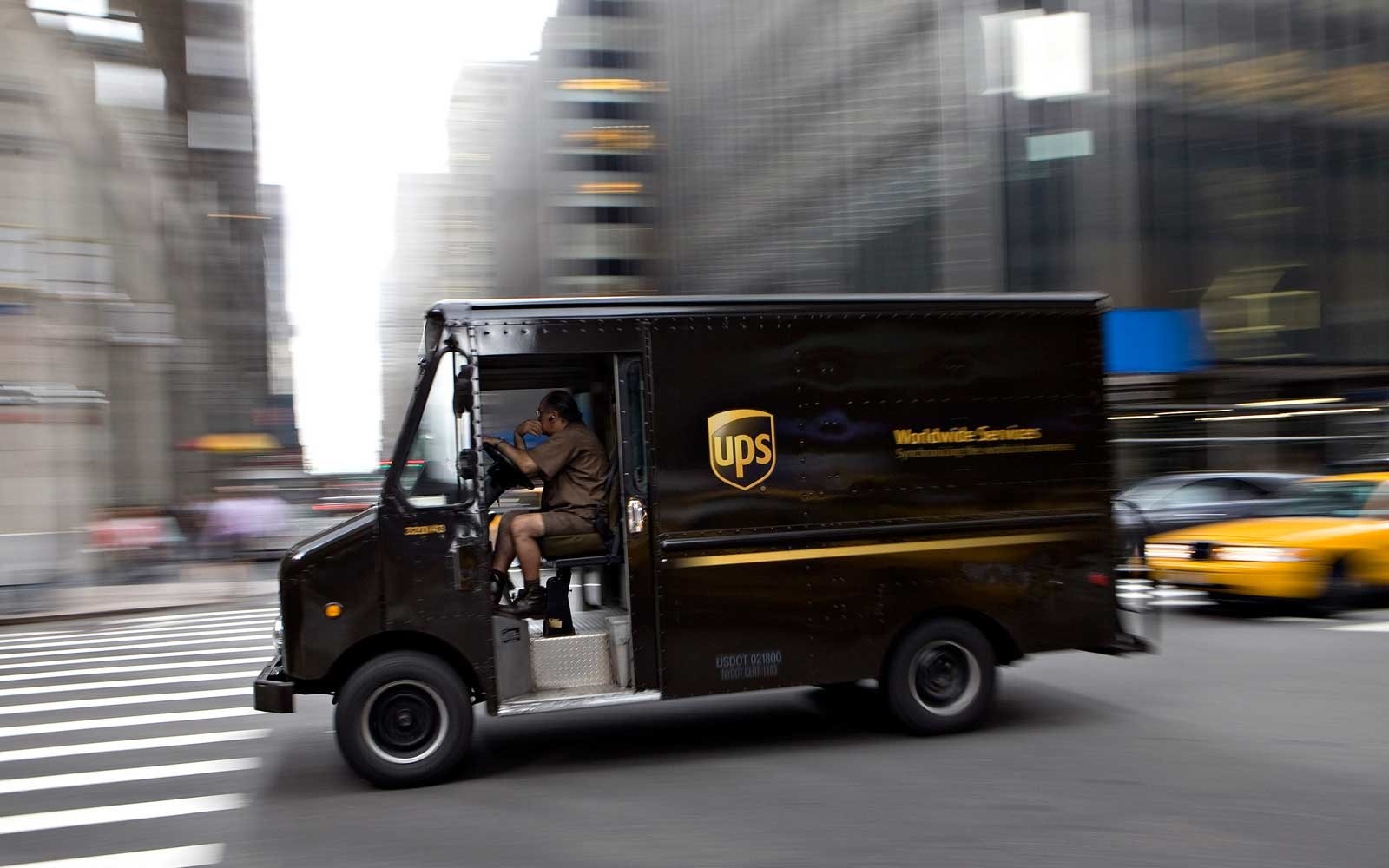 UPS Unveils New Electric Delivery Trucks With 150+ Mile Range Carscoops