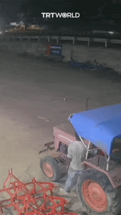 32a198aeb854800033081e246fdeba813a102d9de7fc9ae1a790888b66f98f1b.gif