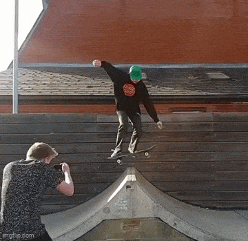 474b7f489448561d24de5c74f4dd23fe3d5725d4eabcd4aafb336da5af805381.gif