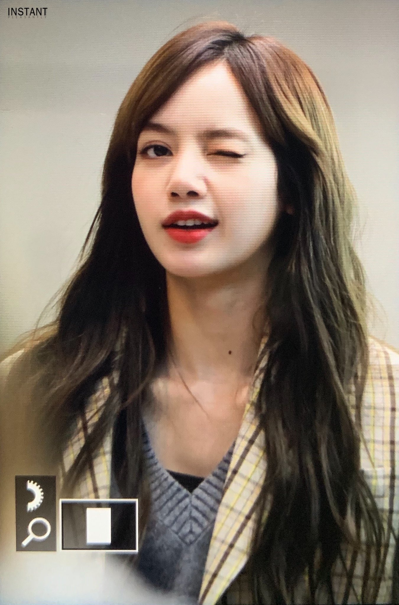 BLACKPINK�den Lisa, Yeni Saç Modeliyle Başkalaşım Geçirdi KoreZin