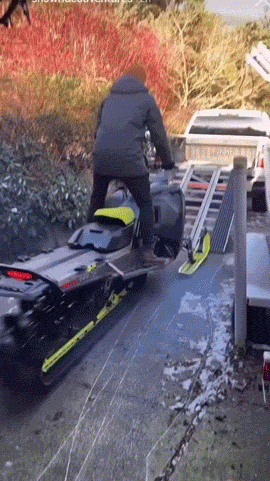4e79da0aee1790f9c71132ebbfebda96200f24eba1f98262ed80668ecf4ed2bb.gif