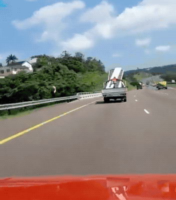 518a979f16bbbc93e241c173e91fd4b601f97c857d4fe4064a824fd4f211bee9.gif