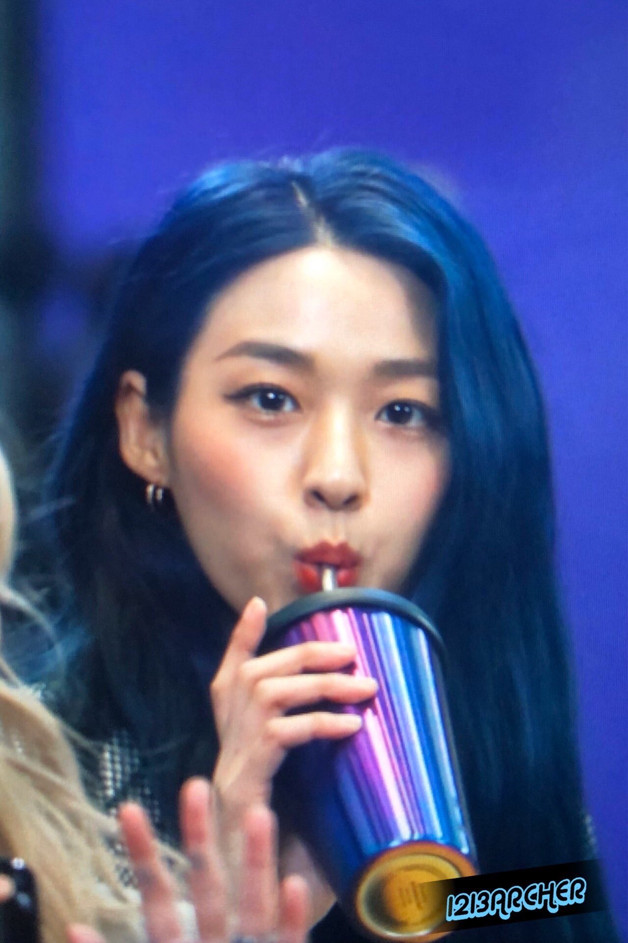 Seolhyun saçını mavi yaptı