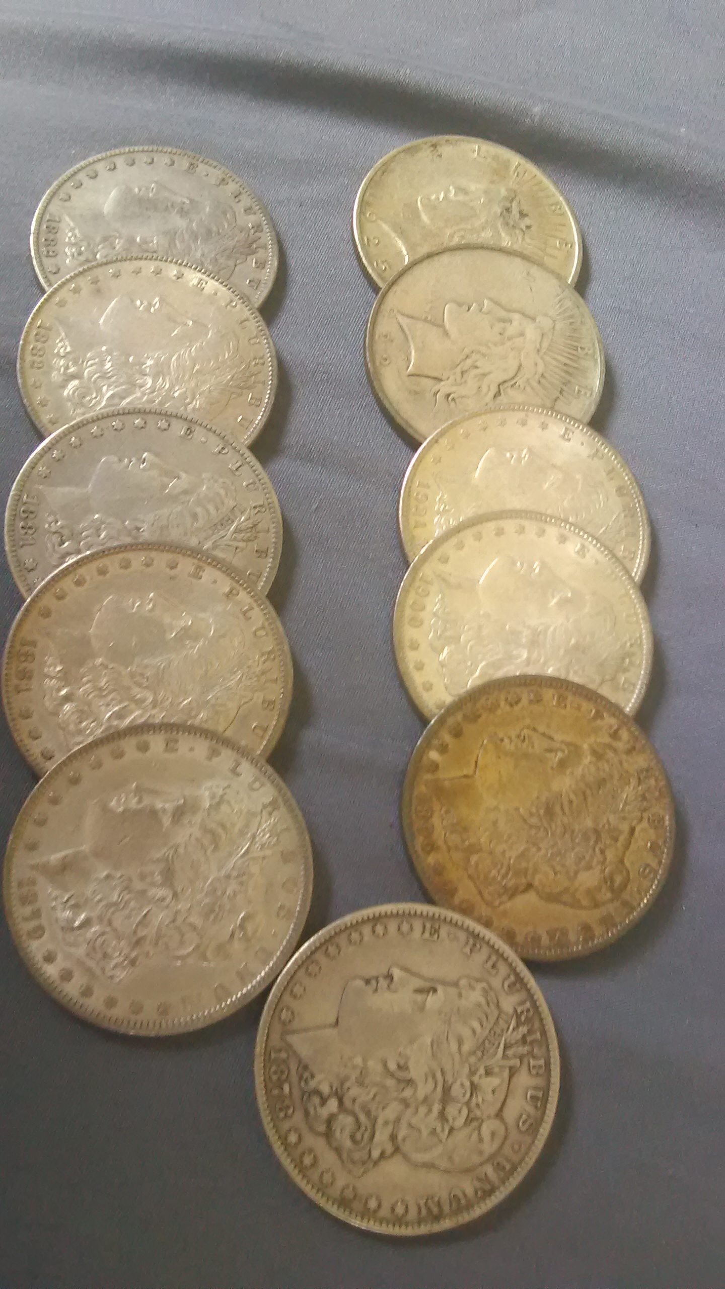 What are some tips for selling foreign coins?