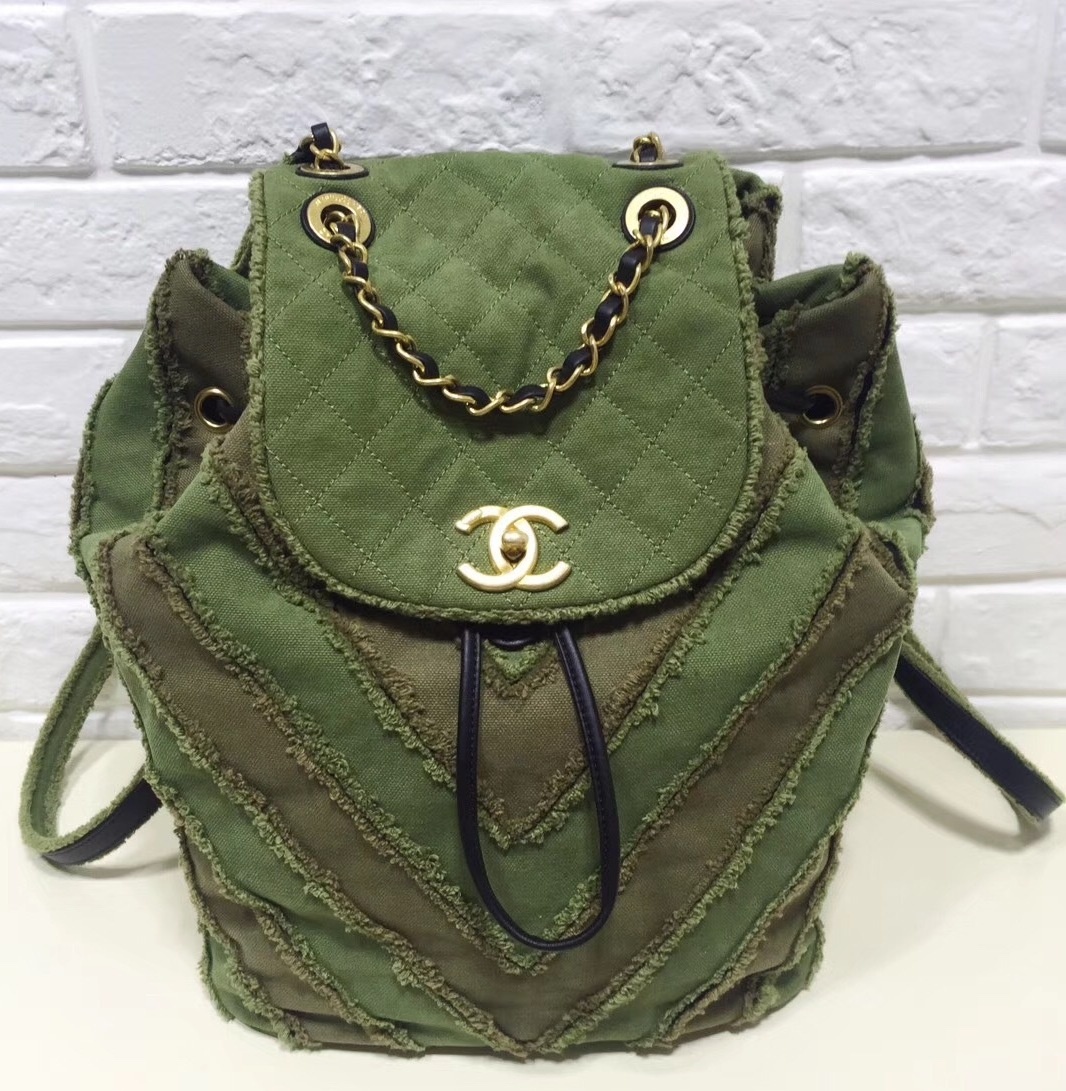 Go for the Green Trend With One of These Bright Bags - PurseBlog