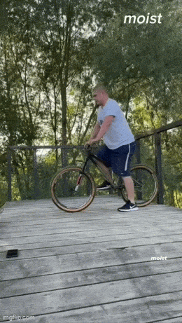 7a2ac7ae530808cc3f846bc88dbb1417119ea05714746f1412111add90acc265.gif