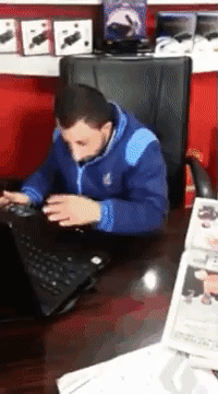 7c2500cd911fcc03b3b52cb9e2635a0b8a60f78e3d57bb16981477fc03326957.gif