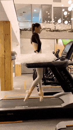 83e38fa48aa17e981e455081d97244bac2a6c1e8287697fd004f109d2a4e08e2.gif