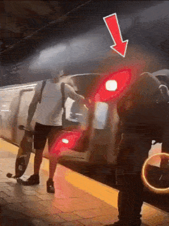 92e4dd4327016a3237cfee51006e32d26ae86517b4cbb18cb19a952de705707b.gif