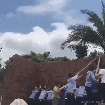 95c0b1cf72fe2f6afb784fe0200196d2826a03b3e5a4f47d760bdf7703b99efe.gif