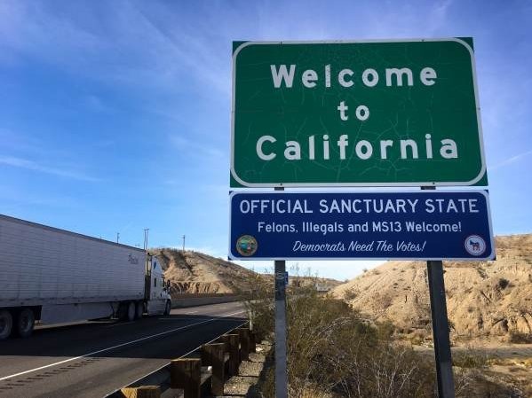 These Signs Appeared at California State Border Crossings Jan. 01, 2018 99a07dbe96ce403ececa6e0f0fb8cf742085599915fa29caaa41391d11cdd238
