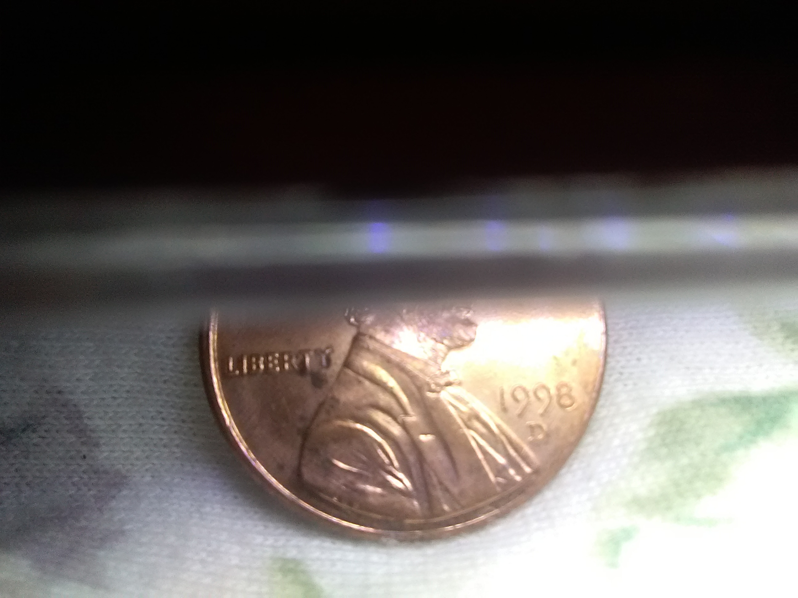 How do you tell if a 1943 steel penny is truly uncirculated or reprocessed?