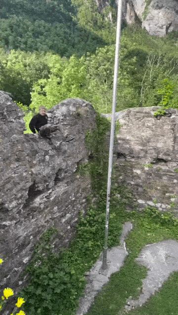 c12b51e080a0f5b2c478f9af1e408601be697bff19d7671f84b4f38b08c44252.gif