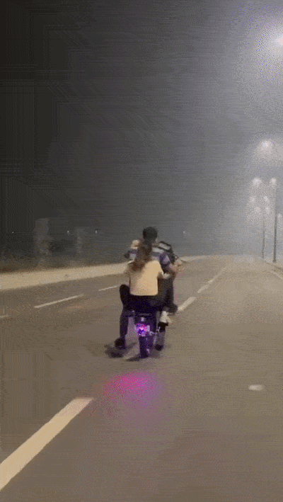 cb92bc6703c35b7ebd0640bb6e7b97f1ad8a48b240c1b074e6e7d0c0cccefaf4.gif