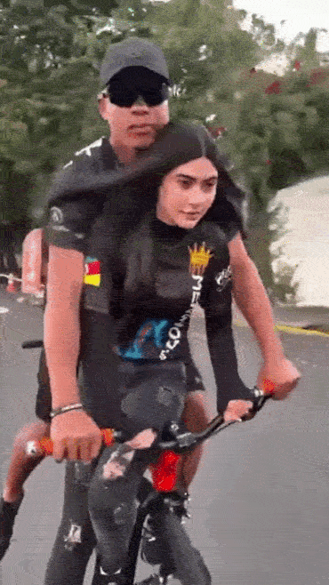 d0372dc44d20b9476d77f0232cda308b5f1f5df712db28e346ee9b554b1ddb69.gif