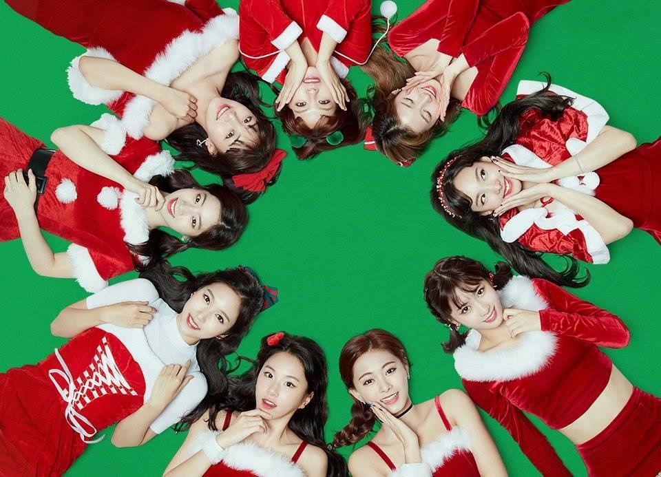 Pann kpop. Твайс Рождество. Твайс Merry Happy. Новогодние твайс. Twice новый год.