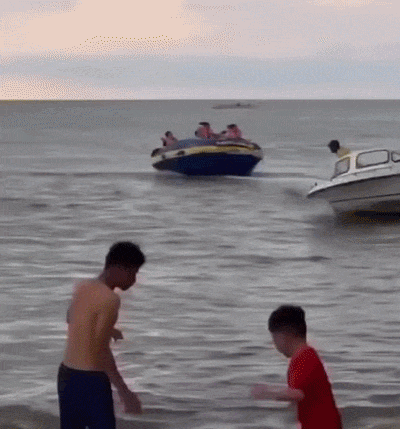 e874cdf7bbadfcc47cadbf7a8eb313ca05fad28e232ca4058f617b08d4b401cc.gif